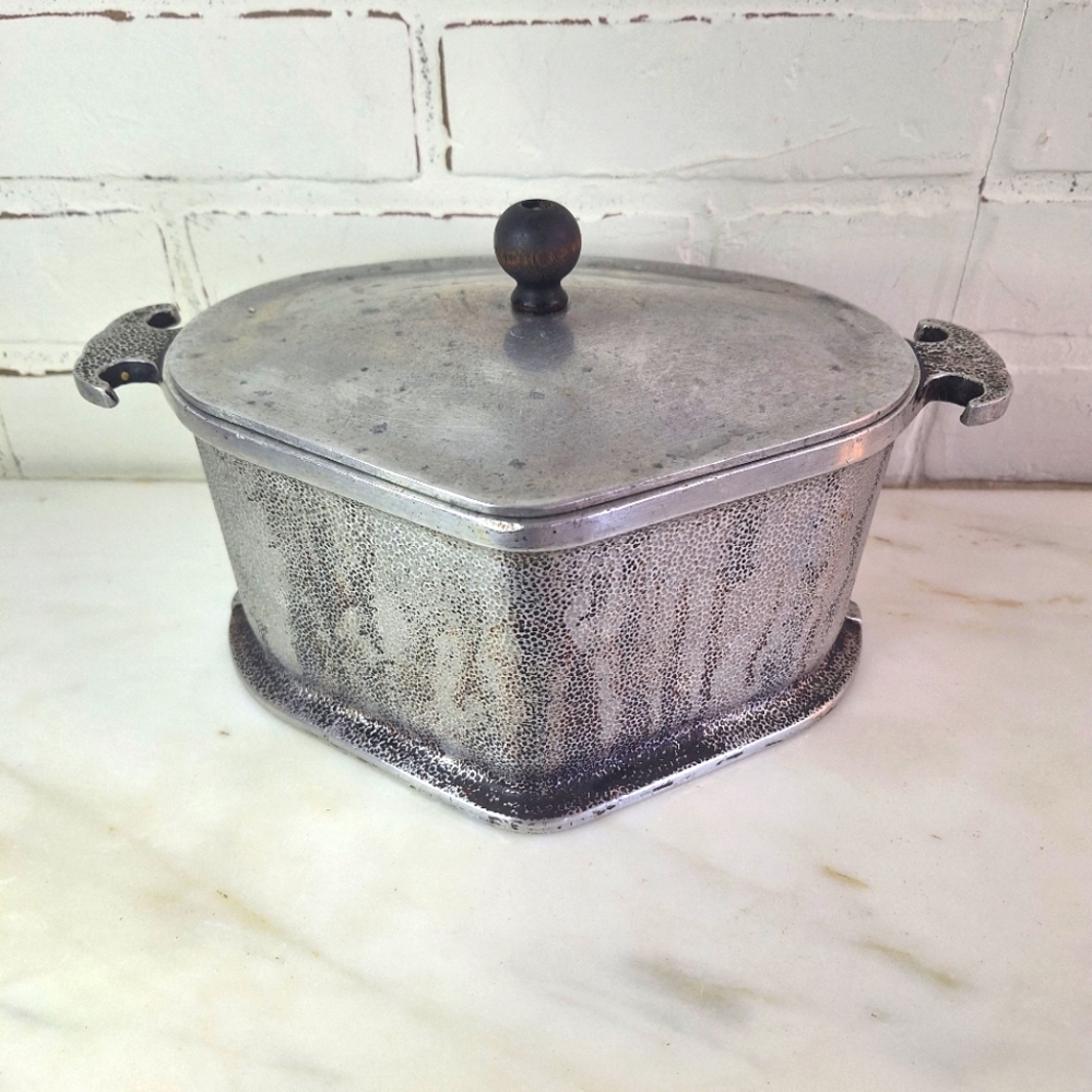 Vintage Guardian Service Roaster With Lid Hammered Aluminum Cookware Dutch Oven